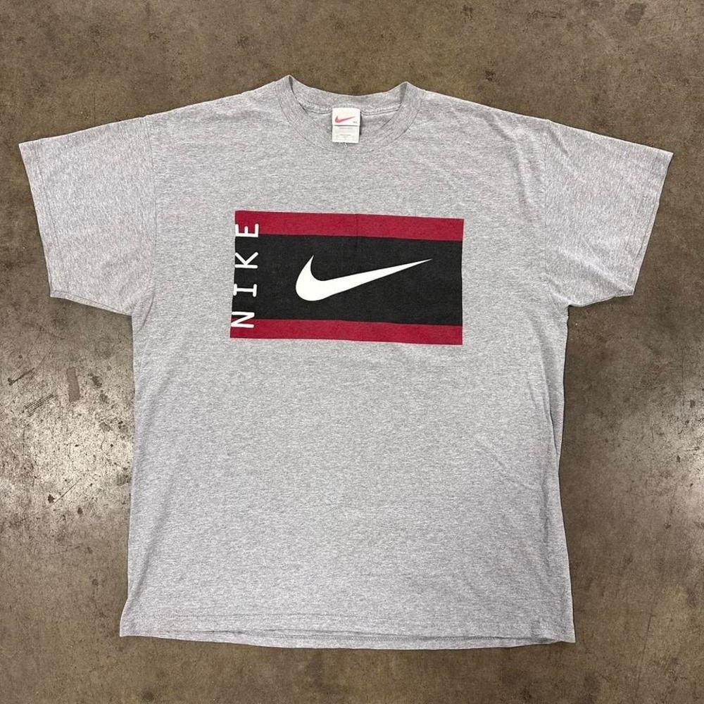 Vintage 90s Nike Grey Graphic T-shirt Size XL